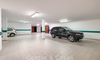 Luxevilla te koop in een klassieke-mediterrane stijl met prachtig zeezicht in een gated community op de Golden Mile, Marbella 33042 