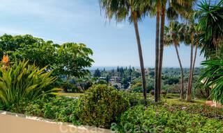 Luxevilla te koop in een klassieke-mediterrane stijl met prachtig zeezicht in een gated community op de Golden Mile, Marbella 33050 