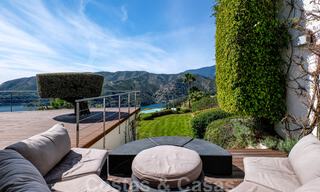 Eigentijdse villa te koop te midden de natuur met verbluffend uitzicht over het meer, de bergen en de zee vlak bij Marbella 33142 