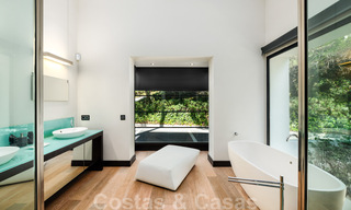 Eigentijdse villa te koop te midden de natuur met verbluffend uitzicht over het meer, de bergen en de zee vlak bij Marbella 33152 