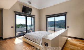 Eigentijdse villa te koop te midden de natuur met verbluffend uitzicht over het meer, de bergen en de zee vlak bij Marbella 33154 