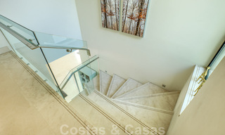 Eigentijdse villa te koop te midden de natuur met verbluffend uitzicht over het meer, de bergen en de zee vlak bij Marbella 33167 