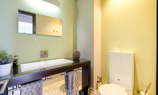 Eigentijdse villa te koop te midden de natuur met verbluffend uitzicht over het meer, de bergen en de zee vlak bij Marbella 33168 