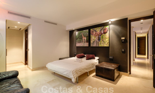 Eigentijdse villa te koop te midden de natuur met verbluffend uitzicht over het meer, de bergen en de zee vlak bij Marbella 33183 