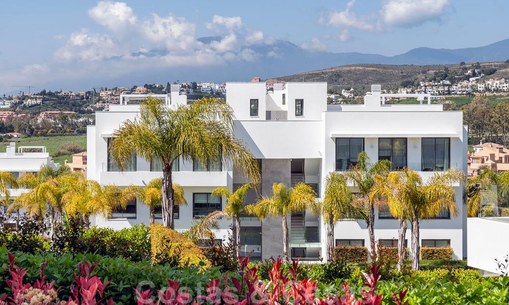 Instapklaar modern designer penthouse appartement te koop met 3 slaapkamers in luxe resort in Marbella - Estepona 33391