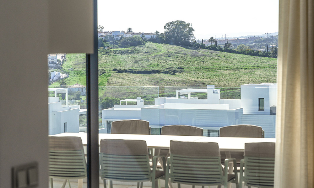 Instapklaar modern designer penthouse appartement te koop met 3 slaapkamers in luxe resort in Marbella - Estepona 33418
