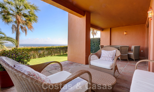 Luxe appartement te koop met privétuin en zeezicht in een luxueus vijfsterren golfresort in Benahavis - Marbella 33324