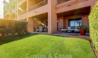 Luxe appartement te koop met privétuin en zeezicht in een luxueus vijfsterren golfresort in Benahavis - Marbella 33325 
