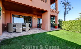 Luxe appartement te koop met privétuin en zeezicht in een luxueus vijfsterren golfresort in Benahavis - Marbella 33326 