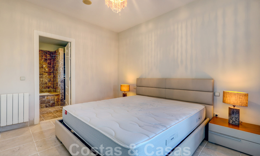 Luxe appartement te koop met privétuin en zeezicht in een luxueus vijfsterren golfresort in Benahavis - Marbella 33342