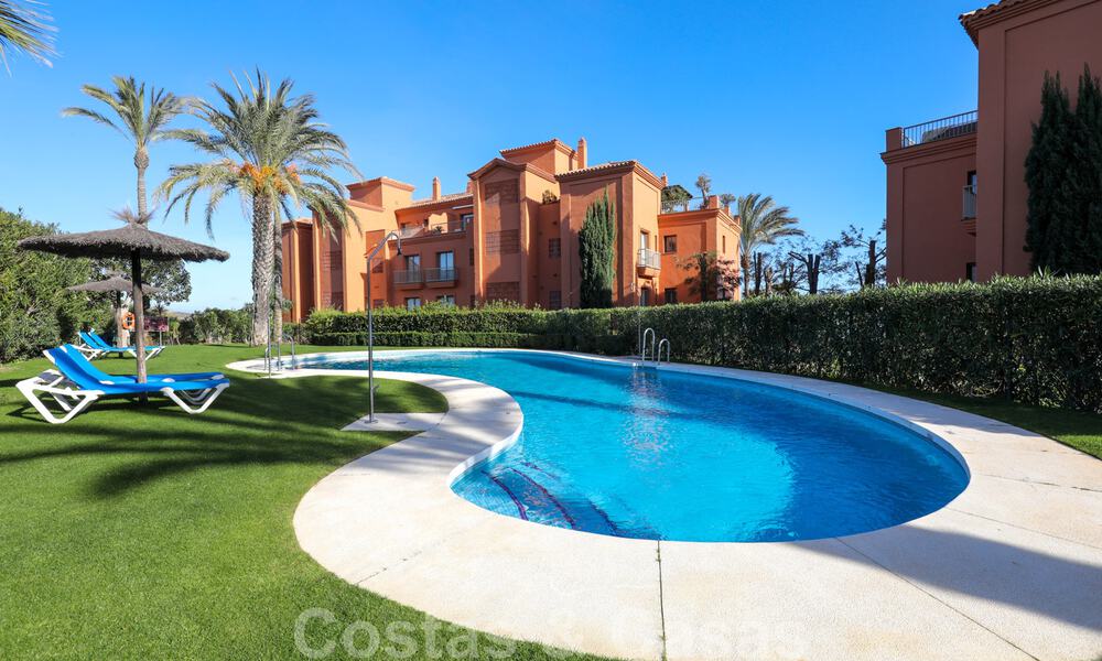 Luxe appartement te koop met privétuin en zeezicht in een luxueus vijfsterren golfresort in Benahavis - Marbella 33355