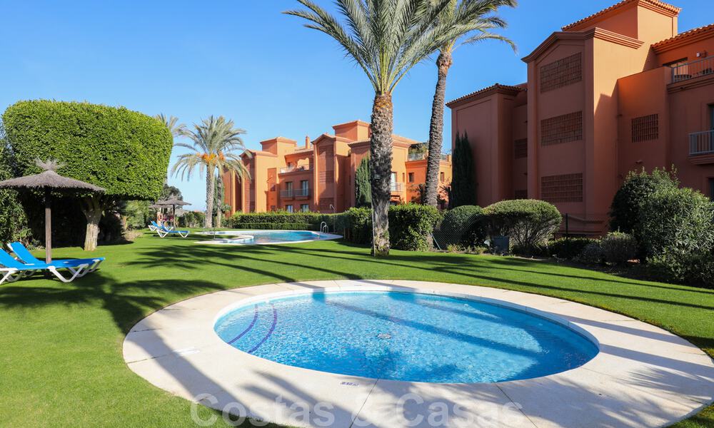 Luxe appartement te koop met privétuin en zeezicht in een luxueus vijfsterren golfresort in Benahavis - Marbella 33357