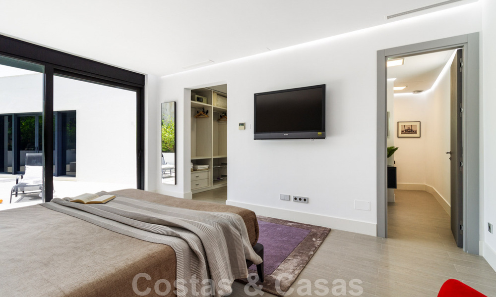 Instapklare exclusieve moderne luxevilla te koop in Benahavis - Marbella met schitterend open uitzicht over de golf en de zee 33509