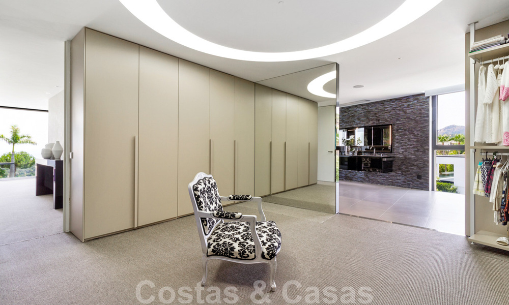 Instapklare exclusieve moderne luxevilla te koop in Benahavis - Marbella met schitterend open uitzicht over de golf en de zee 33517