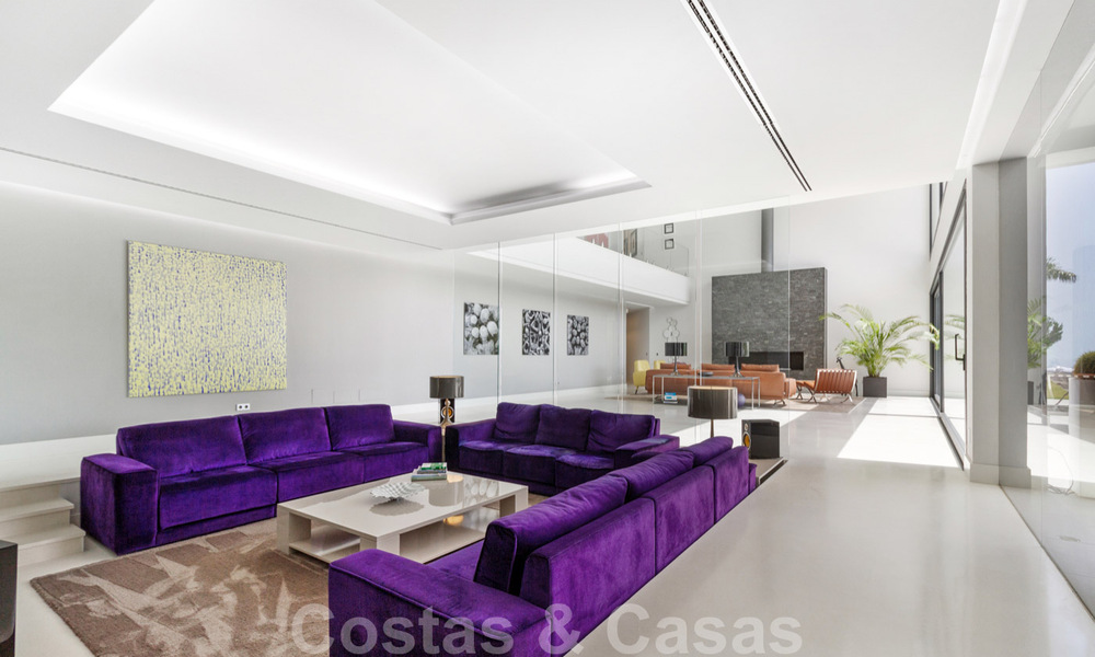 Instapklare exclusieve moderne luxevilla te koop in Benahavis - Marbella met schitterend open uitzicht over de golf en de zee 33530