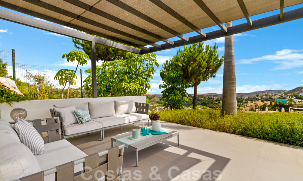 Instapklare exclusieve moderne luxevilla te koop in Benahavis - Marbella met schitterend open uitzicht over de golf en de zee 33542
