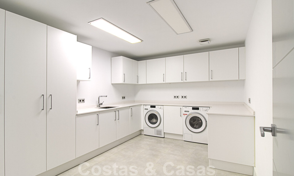 Instapklare exclusieve moderne luxevilla te koop in Benahavis - Marbella met schitterend open uitzicht over de golf en de zee 33562