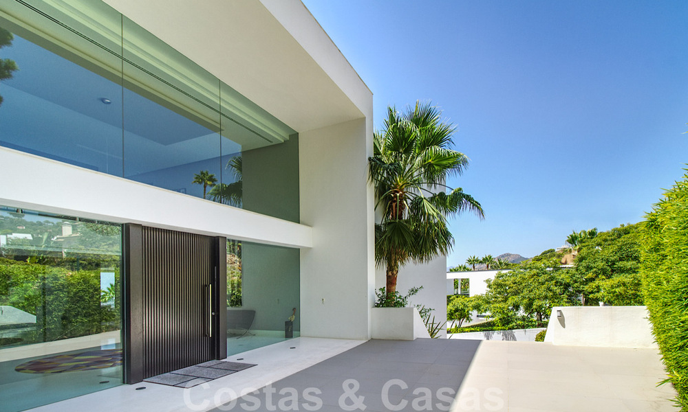 Instapklare exclusieve moderne luxevilla te koop in Benahavis - Marbella met schitterend open uitzicht over de golf en de zee 33563
