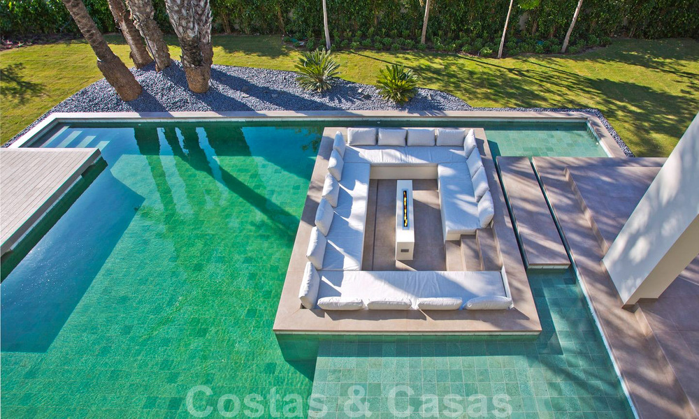 Instapklare, tweedelijns strand, eigentijdse Andalusische designer-stijl villa te koop, Marbella - Estepona Oost 33447