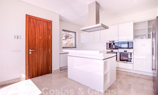 Instapklare, nieuwe moderne luxevilla te koop met zeezicht in Marbella - Benahavis in een gated community 33566 