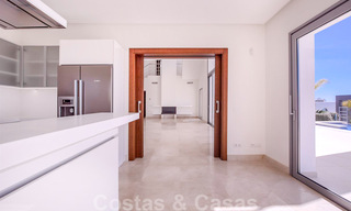 Instapklare, nieuwe moderne luxevilla te koop met zeezicht in Marbella - Benahavis in een gated community 33567 