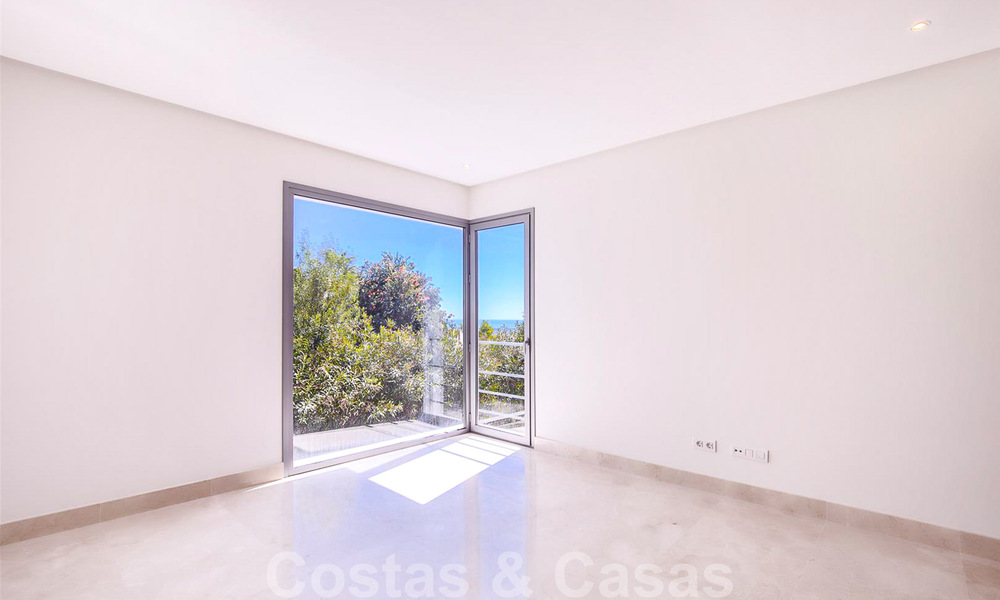Instapklare, nieuwe moderne luxevilla te koop met zeezicht in Marbella - Benahavis in een gated community 33570