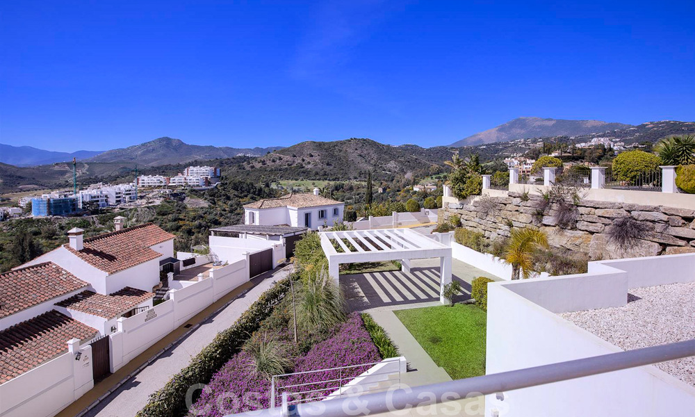 Instapklare, nieuwe moderne luxevilla te koop met zeezicht in Marbella - Benahavis in een gated community 33574