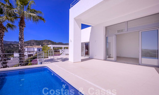 Instapklare, nieuwe moderne luxevilla te koop met zeezicht in Marbella - Benahavis in een gated community 33578 