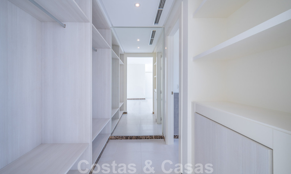 Instapklare, eerstelijns golf, nieuwe, moderne luxevilla te koop in Marbella - Benahavis met schitterend golfzicht 33488