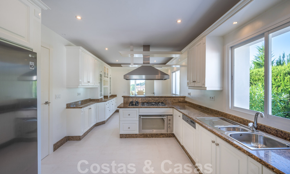 Instapklare, eerstelijns golf, nieuwe, moderne luxevilla te koop in Marbella - Benahavis met schitterend golfzicht 33497