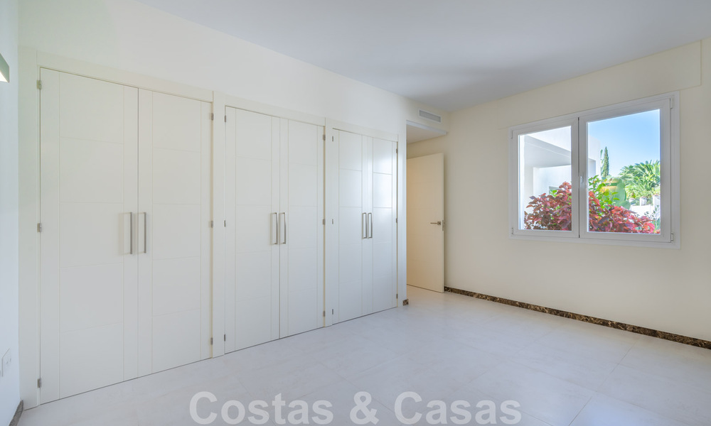 Instapklare, eerstelijns golf, nieuwe, moderne luxevilla te koop in Marbella - Benahavis met schitterend golfzicht 33498