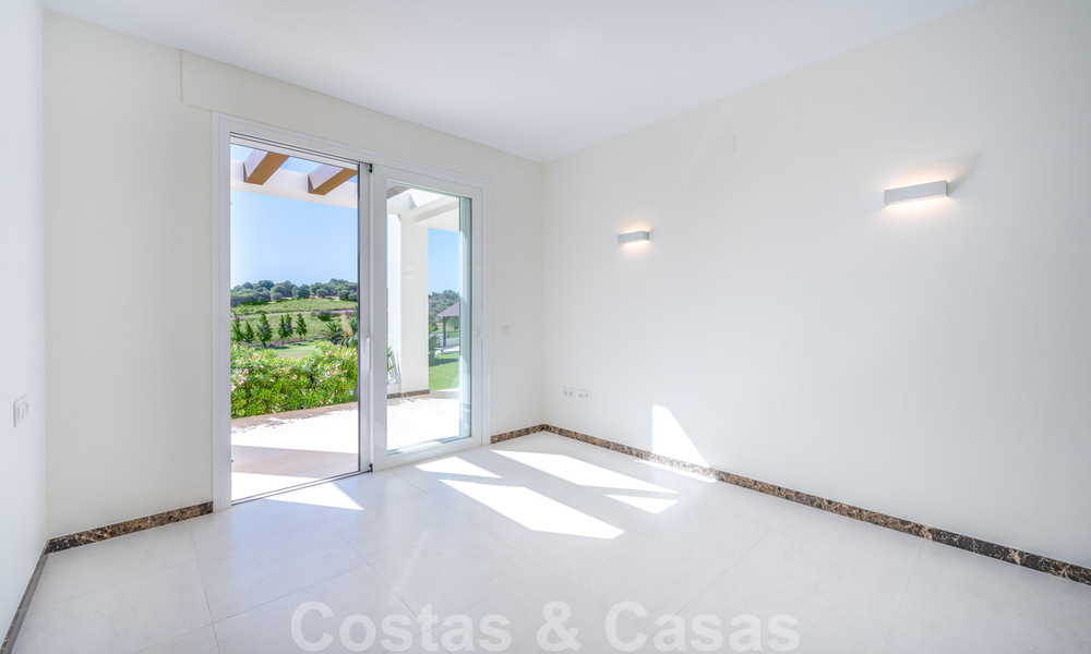 Instapklare, eerstelijns golf, nieuwe, moderne luxevilla te koop in Marbella - Benahavis met schitterend golfzicht 33501