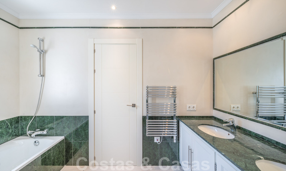 Instapklare, eerstelijns golf, nieuwe, moderne luxevilla te koop in Marbella - Benahavis met schitterend golfzicht 33504