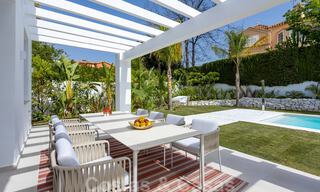 Eigentijdse mediterrane stijl nieuwe villa te koop nabij de golfbaan en het strand in Guadalmina Baja, Marbella 33682 