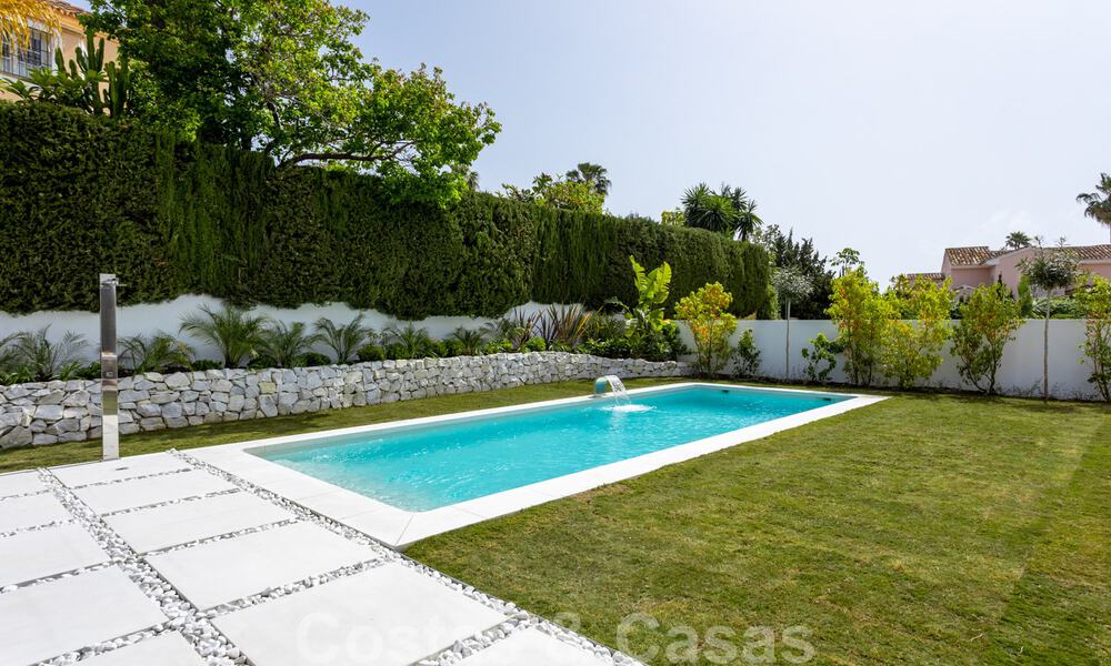 Eigentijdse mediterrane stijl nieuwe villa te koop nabij de golfbaan en het strand in Guadalmina Baja, Marbella 33684