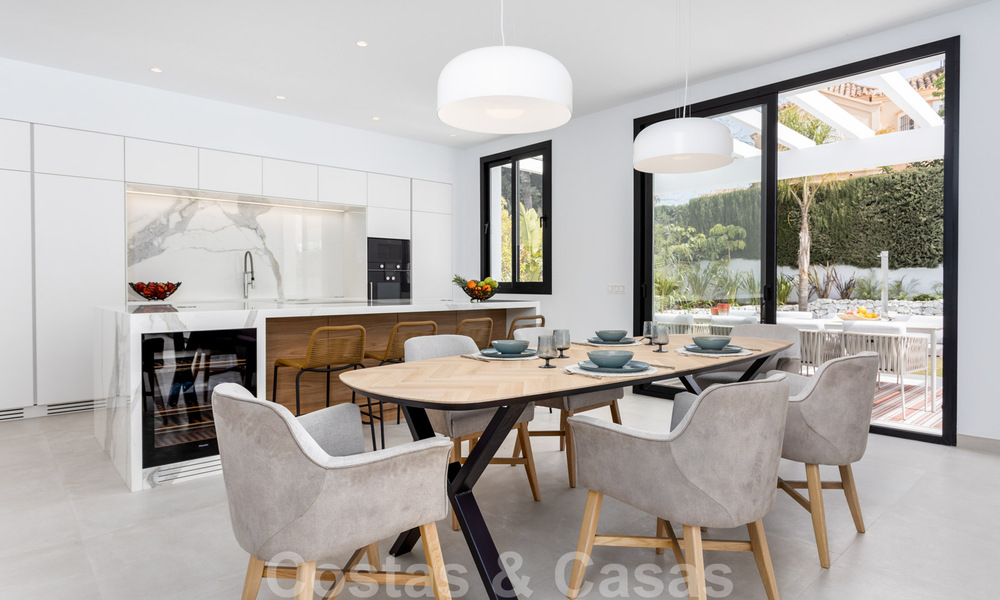 Eigentijdse mediterrane stijl nieuwe villa te koop nabij de golfbaan en het strand in Guadalmina Baja, Marbella 33693