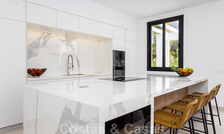 Eigentijdse mediterrane stijl nieuwe villa te koop nabij de golfbaan en het strand in Guadalmina Baja, Marbella 33694 