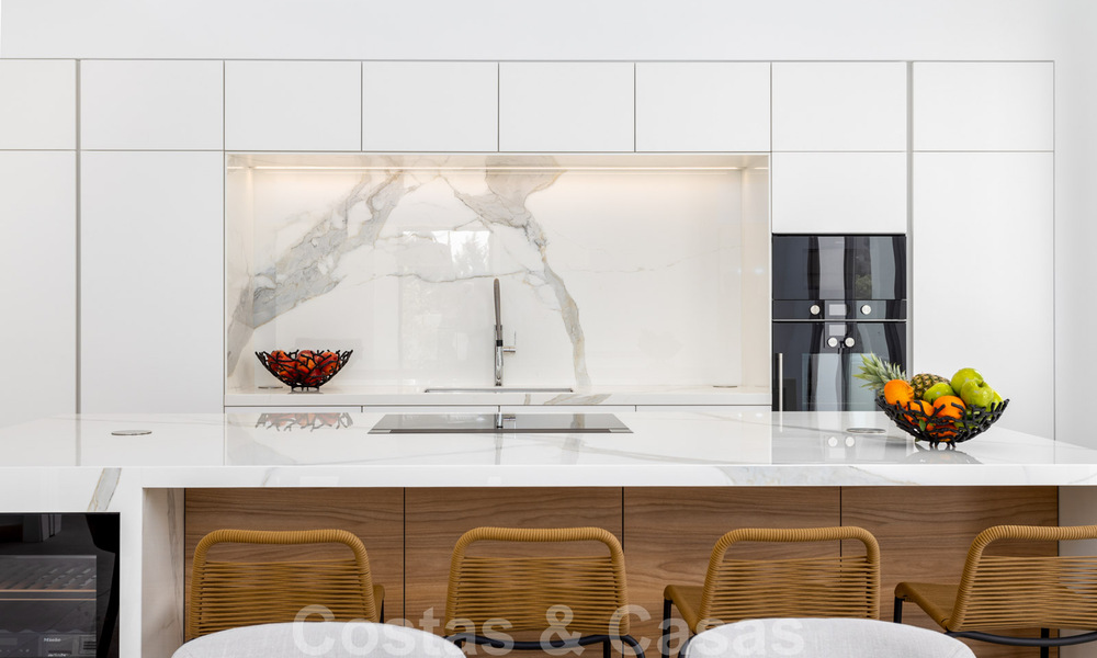 Eigentijdse mediterrane stijl nieuwe villa te koop nabij de golfbaan en het strand in Guadalmina Baja, Marbella 33697