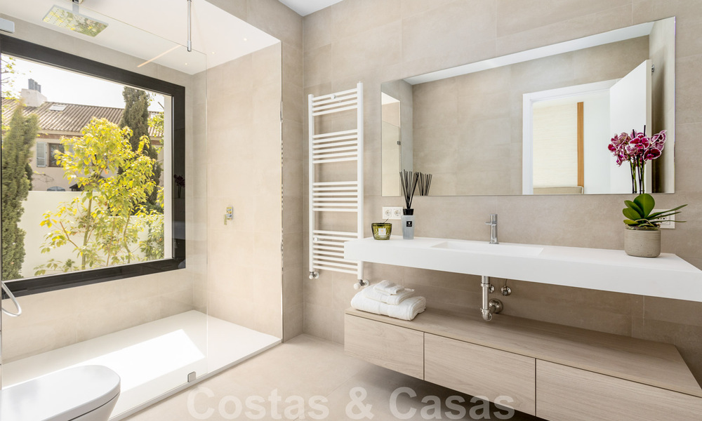 Eigentijdse mediterrane stijl nieuwe villa te koop nabij de golfbaan en het strand in Guadalmina Baja, Marbella 33707