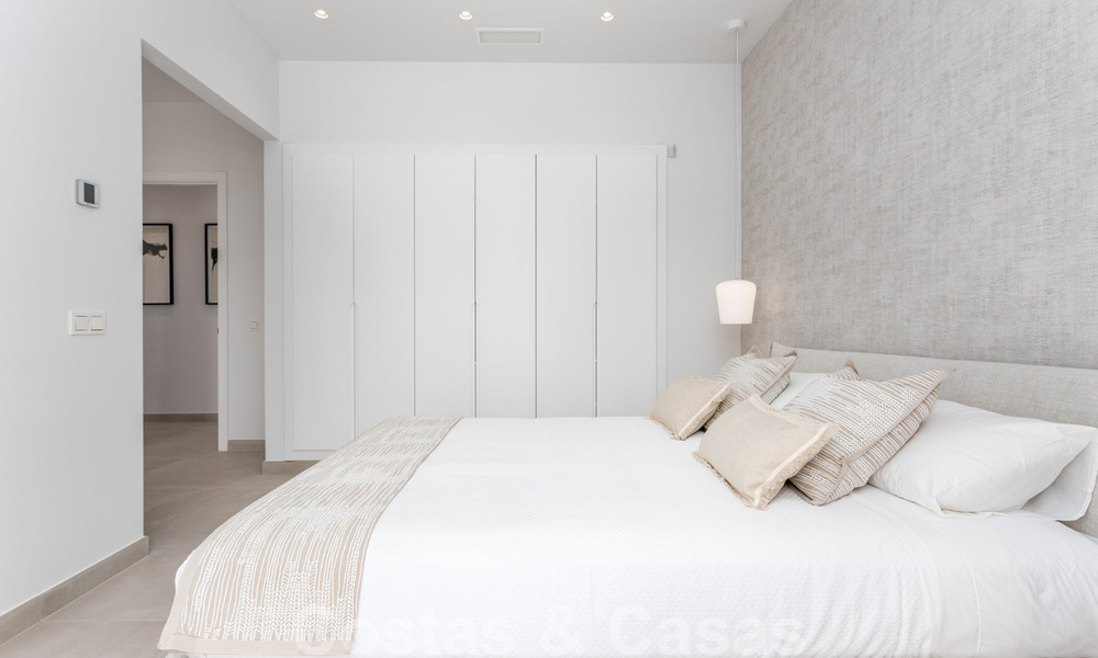 Eigentijdse mediterrane stijl nieuwe villa te koop nabij de golfbaan en het strand in Guadalmina Baja, Marbella 33709