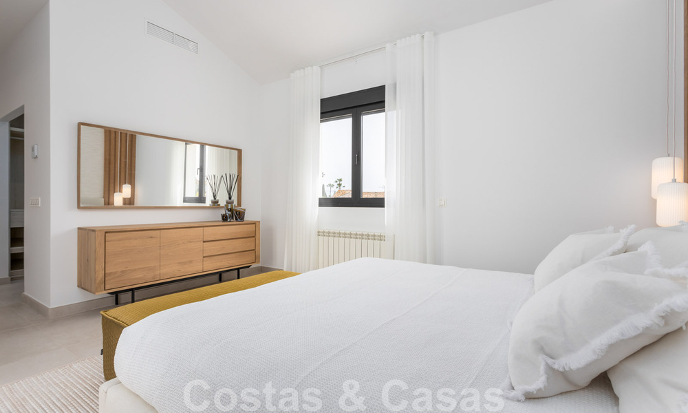 Eigentijdse mediterrane stijl nieuwe villa te koop nabij de golfbaan en het strand in Guadalmina Baja, Marbella 33717