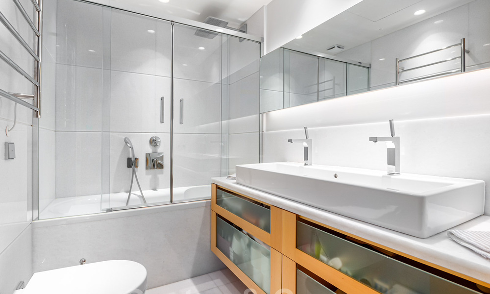 Modern gerenoveerde villa te koop in een rustige, residentiële omgeving nabij golf en strand in Guadalmina nabij San Pedro - Marbella 34129