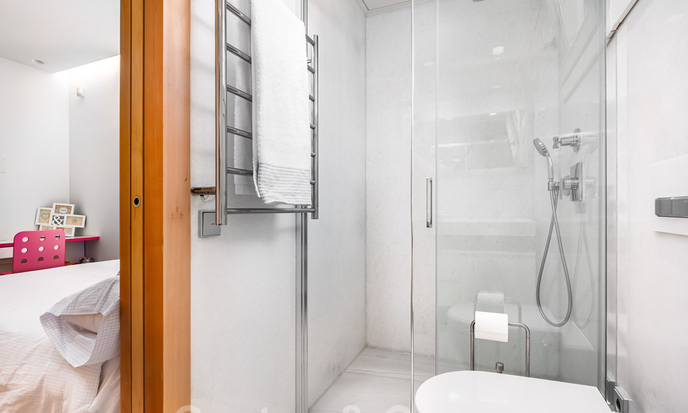 Modern gerenoveerde villa te koop in een rustige, residentiële omgeving nabij golf en strand in Guadalmina nabij San Pedro - Marbella 34132