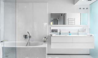 Modern gerenoveerde villa te koop in een rustige, residentiële omgeving nabij golf en strand in Guadalmina nabij San Pedro - Marbella 34164 