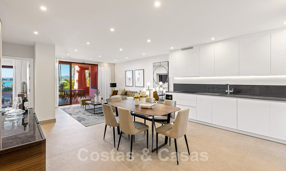 Eerstelijnsstrand luxe tuinappartement te koop in een exclusief complex tussen Marbella en Estepona 34190