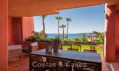 Eerstelijnsstrand luxe tuinappartement te koop in een exclusief complex tussen Marbella en Estepona 34203