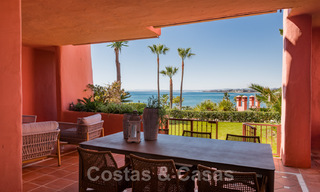 Eerstelijnsstrand luxe tuinappartement te koop in een exclusief complex tussen Marbella en Estepona 34203 