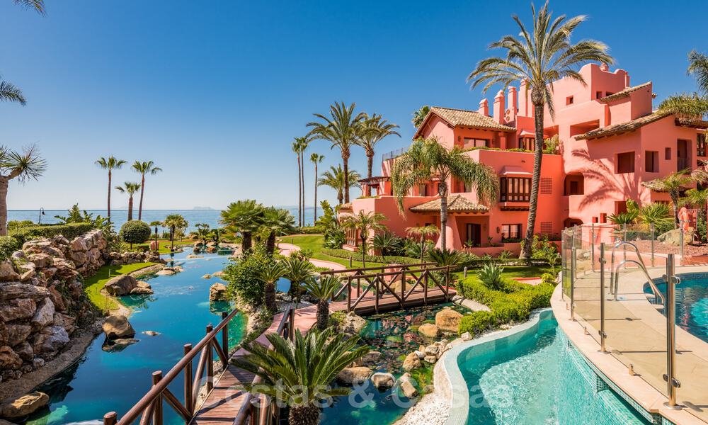 Eerstelijnsstrand luxe tuinappartement te koop in een exclusief complex tussen Marbella en Estepona 34213