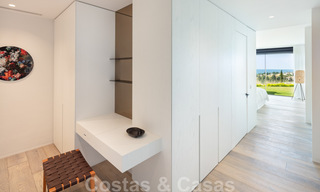 Moderne mediterrane design villa te koop met panoramisch zeezicht in Cascada de Camojan, Golden Mile, Marbella 34300 