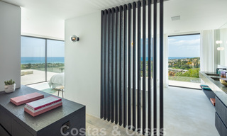 Moderne mediterrane design villa te koop met panoramisch zeezicht in Cascada de Camojan, Golden Mile, Marbella 34305 